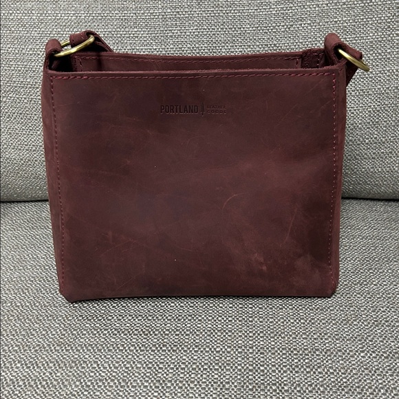 Portland Leather Goods Merlot Triangle - Picture 2 of 4